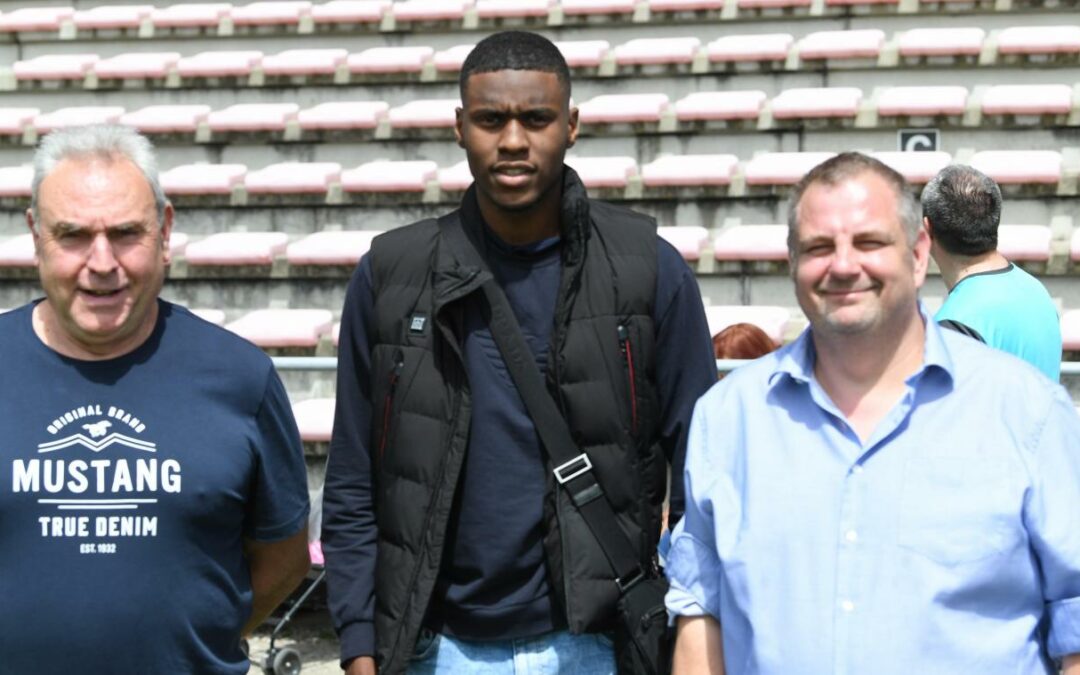 Anthony Thambwe signe au RFC Tournai